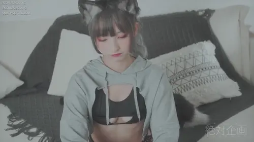 神楽坂真冬 - NO.060 绝对企画-狼妹&兔娘《危険な耳》_视频-V (1).mp4