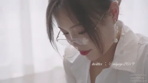 白烨烨 – NO.060 秘书的私人时间2.0 -V (1).mp4