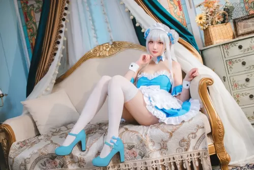 瓜希酱 - NO.062  碧蓝航线 小天鹅女仆 [22P]