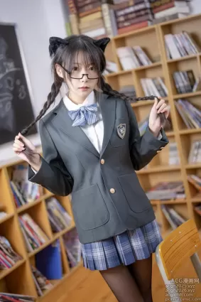 香草喵露露 NO.035 小露乱撞 jk制服 [35P]