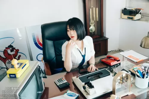 Zia (지아) – NO.139 [LOOZY] Zia - Female employee [148P]