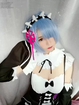 古川 NO.018 蕾姆女仆 [33P]
