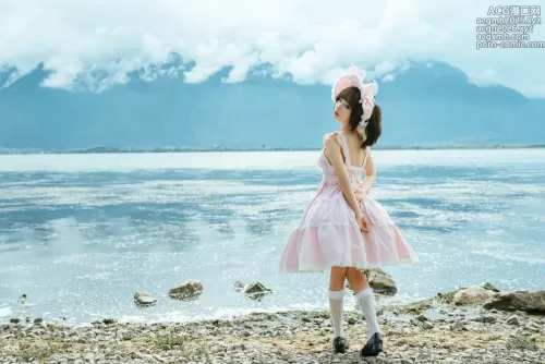 蠢沫沫 – NO.284 湖边的少女 [11P]